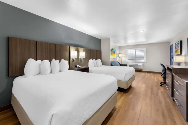 غرفة كبيرة بسريرين كوين مع أريكة لذوي الإعاقة، Best Western Port Aransas TX 1/2