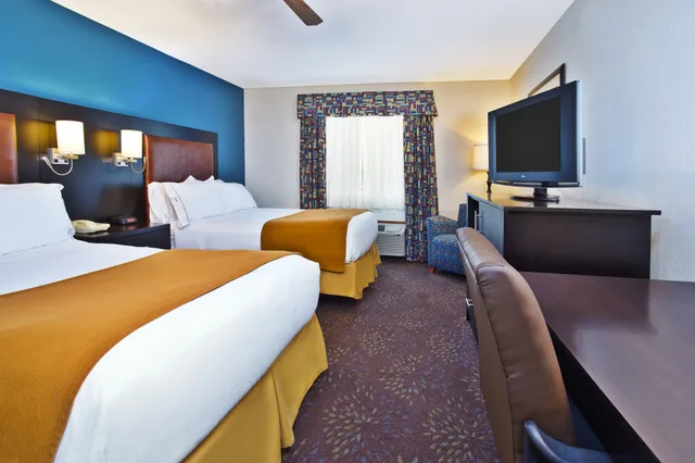 غرفة قياسية بسريرين كوين، HOLIDAY INN EXPRESS MACKINAW CITY 2/4
