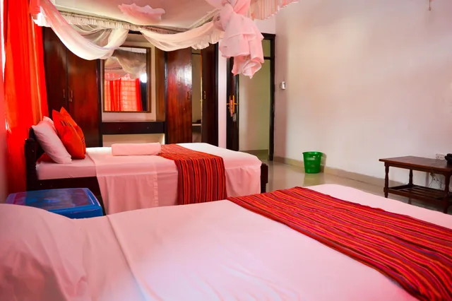 Deluxe, Queen Bed, Sanana Conference Center 3/10