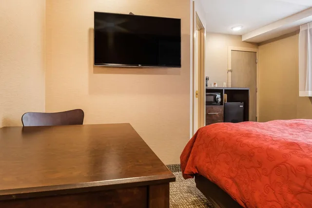 Room, King Bed, Rodeway Inn Chicago-Evanston 5/5