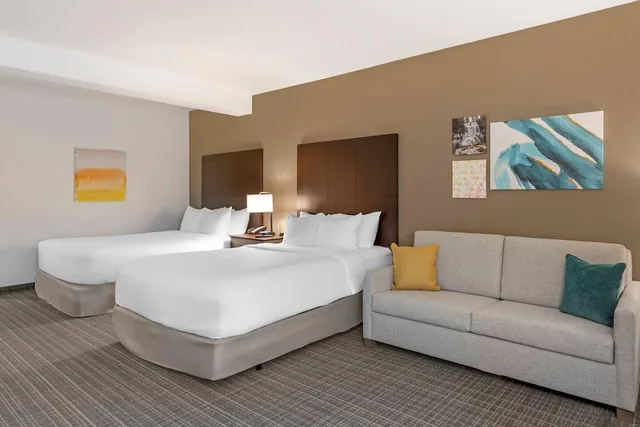 Standard, 2 Queen Beds, Comfort Inn & Suites Verona at Turning Stone Resort Casino 2/6