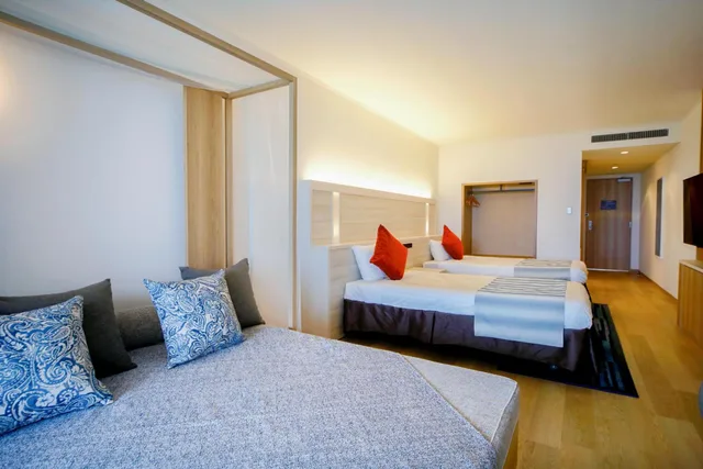 غرفة ديلوكس بسريرين منفصلين بشرفة في المبنى الرئيسي، Hotel Breezebay Marina 1/4