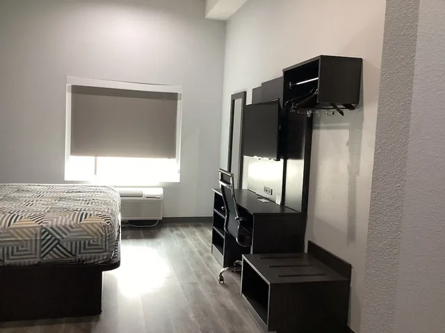 غرفة قياسية بسرير كينج لذوي الإعاقة، Studio6 Dallas, TX - Fair Park 4/8