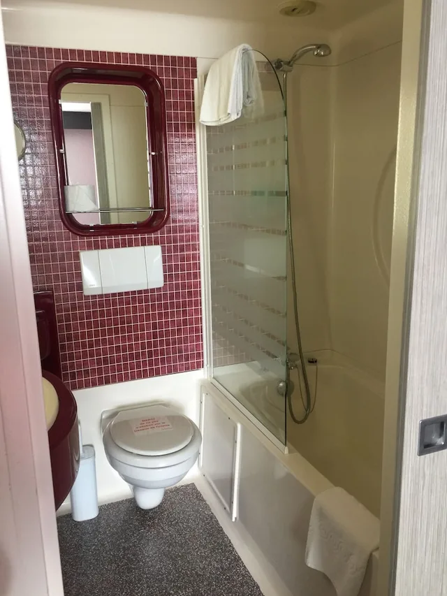 غرفة متصلة رباعية بسريرين منفصلين، The Originals City Hotel Eden Rouen Nord 3/4
