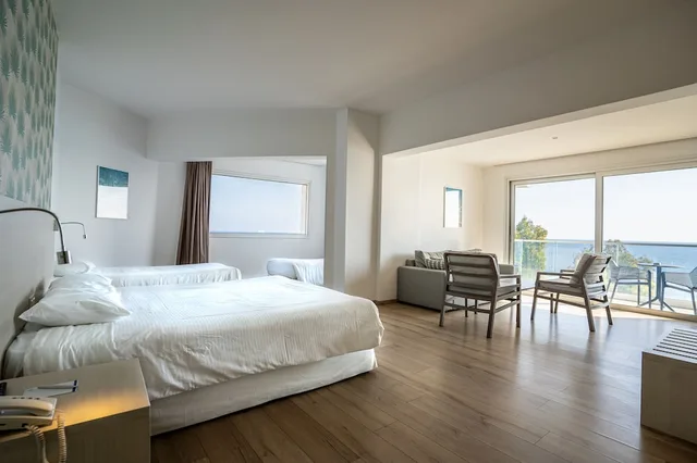 Suite, 4 Beds, Sea View, Harmony Bay 1/9