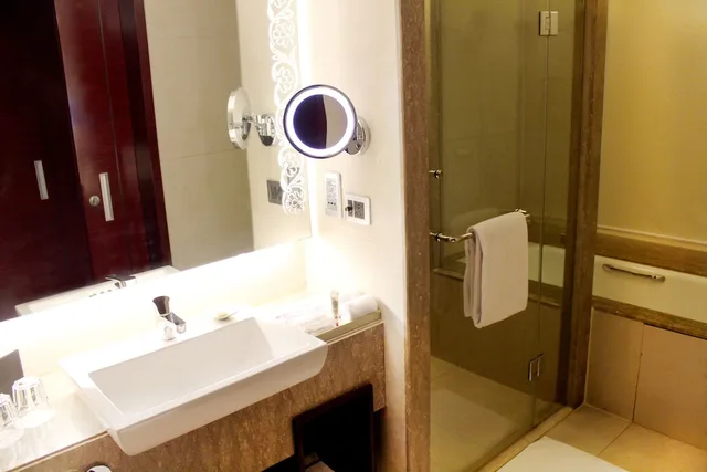 Club, Twin Beds, Club Floor، Crowne Plaza Ahmedabad City Centre 4/4