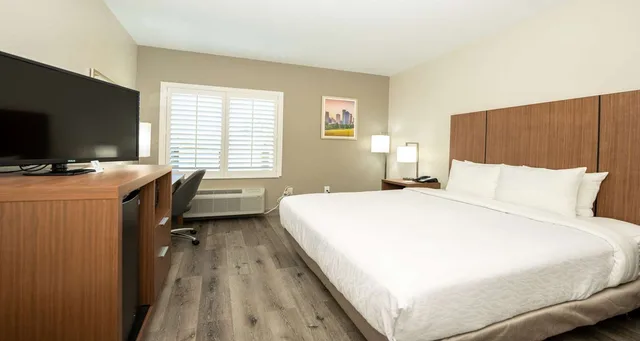 غرفة بسرير كينج بحوض استحمام لذوي الإعاقة، Best Western Houston Bush Intercontinental Airport 1/2