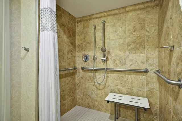 غرفة بسرير كينج لذوي الإعاقة، Hampton Inn Suites Charleston 5/5