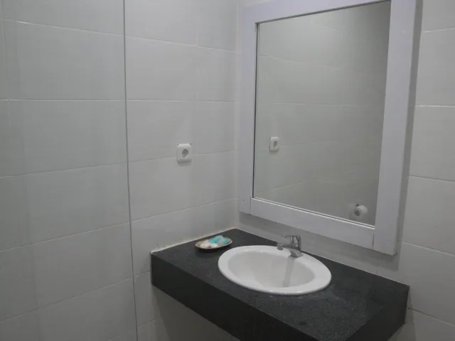 غرفة ديلوكس بسرير مزدوج أو سريرين منفصلين بإطلالة على البحر، Matahari Hotel 6/10