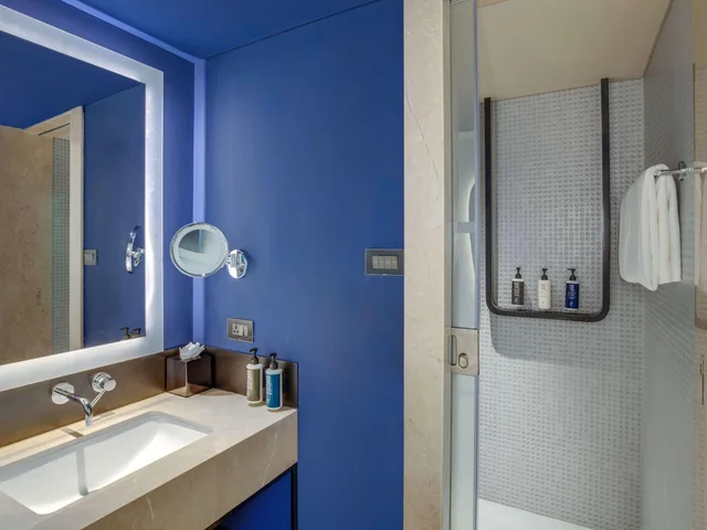 غرفة بريميير بسرير كينج مع دخول الصالة، Novotel Pune Nagar Road 3/3