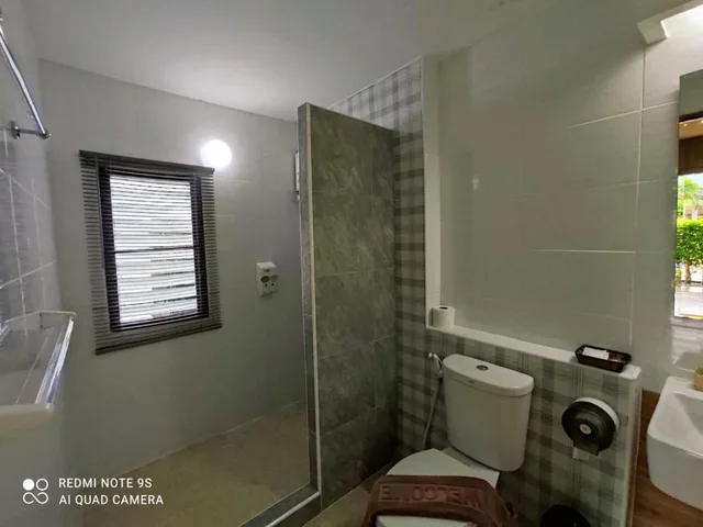 غرفة بشرفة، IP Plus Resort Chanthaburia - Halal Hotel 2/2
