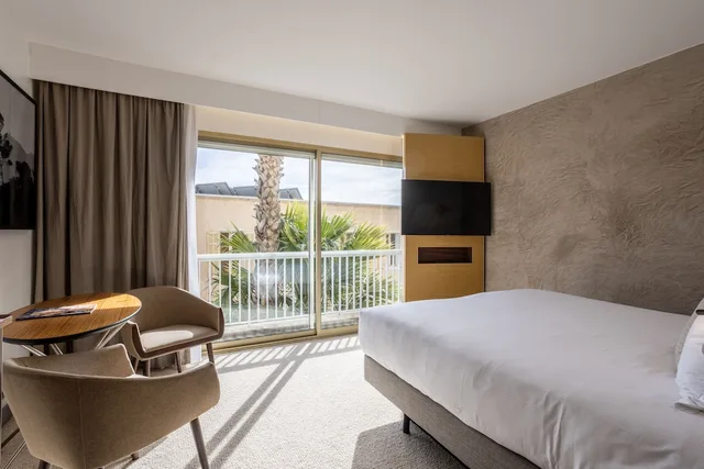 غرفة تنفيذية بسرير كوين بإطلالة على المدينة، Thalazur Bandol Ile Rousse Hotel 1/4