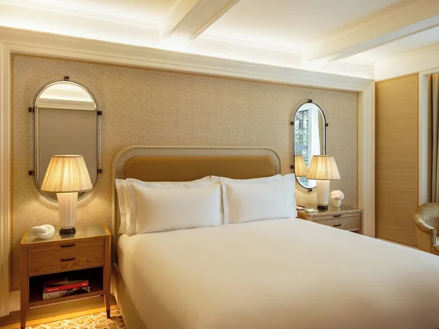 Grand, Deluxe, King Bed, The Surrey 2/2