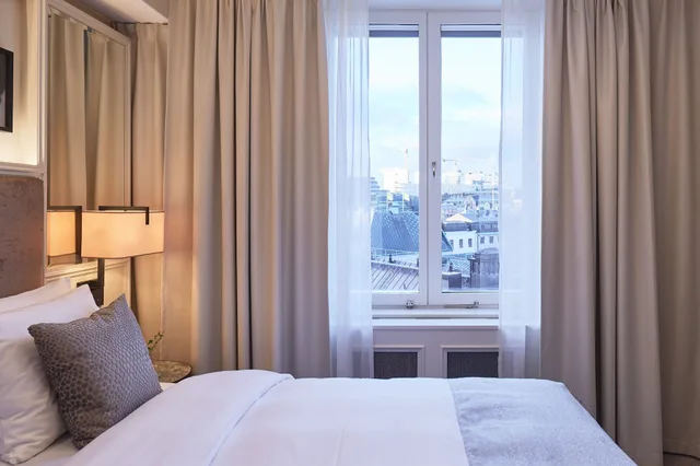 Elegant, Essential, Queen Bed، Bank Hotel 2/5