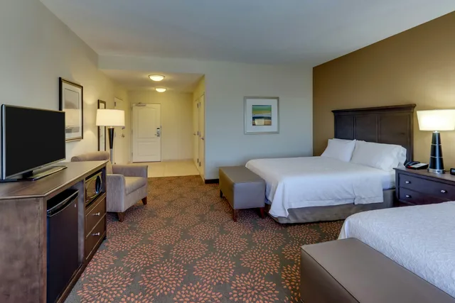 غرفة بسريرين كوين لذوي الإعاقة، Hampton Inn & Suites Hartsville 2/9