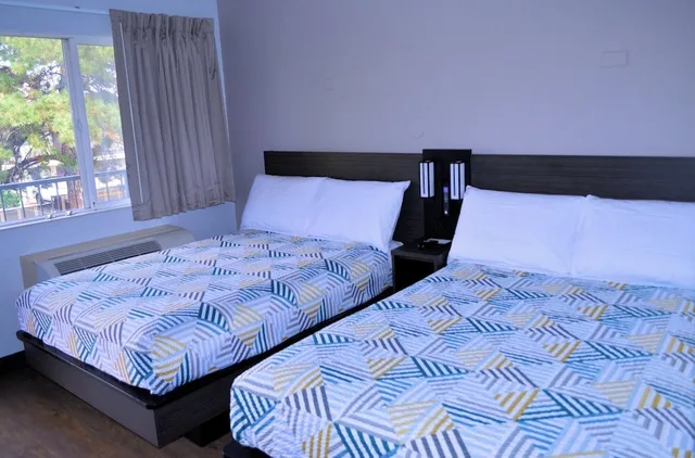 2 Full Beds - Deluxe، Motel6 Schiller Park, IL - Chicago O'Hare 3/6