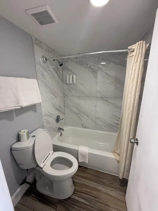 Standard, 2 Queen Beds, Econo Lodge Ruther Glen 9/9