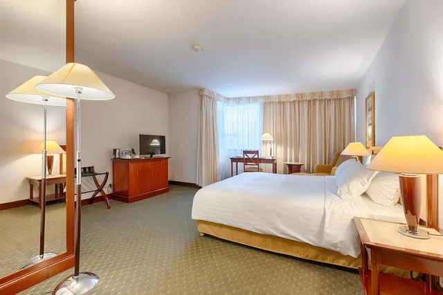 غرفة ديلوكس بسرير كينج مع سرير إضافي، Occidental Paris Levallois 7/8