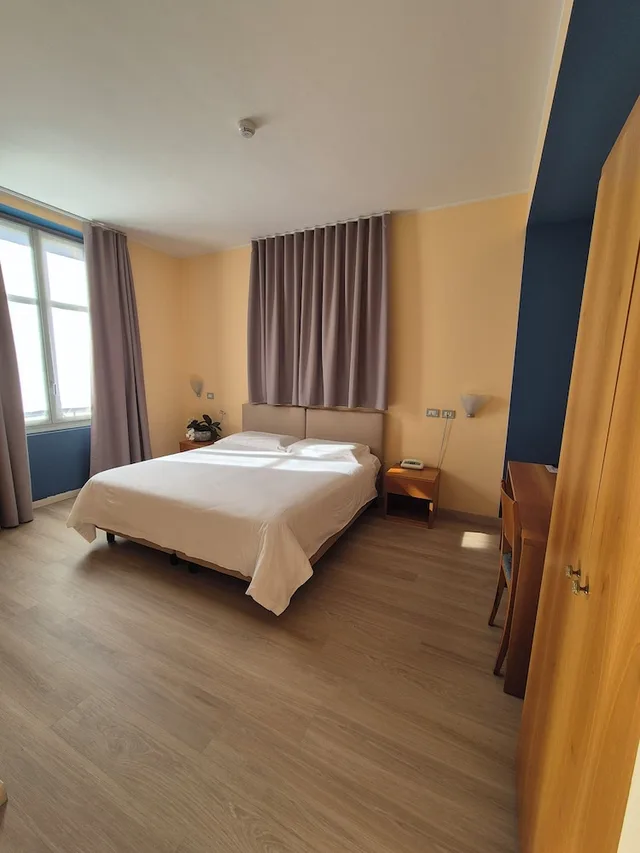 Standard, Single, Queen Bed, Villa Cagnola 4/10