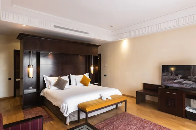 غرفة بريميوم بسريرين منفصلين بإطلالة على المسبح، Kenzi Menara Palace 2/3