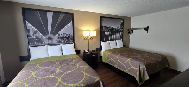 Suite, Queen Bed, Super 8 By Wyndham Rogers Minnesota 9/10