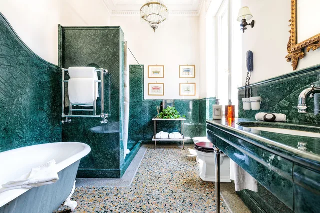 Serenissima, Suite, Queen Bed, Hotel Locarno 8/10