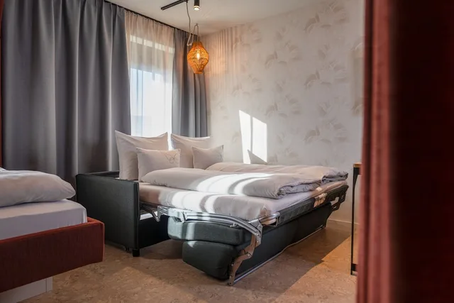 Club, House, Twin Beds, Sofa، Cocoon Theresienwiese 1/10