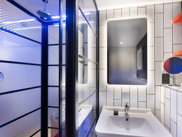 غرفة ديلوكس بسرير كوين، ANEW Hotel Green Point Cape Town 3/5