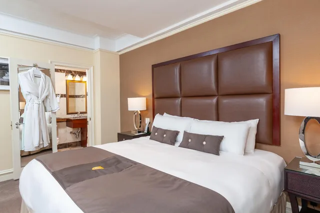 Deluxe, King Bed, Fitzpatrick Manhattan Hotel 2/8