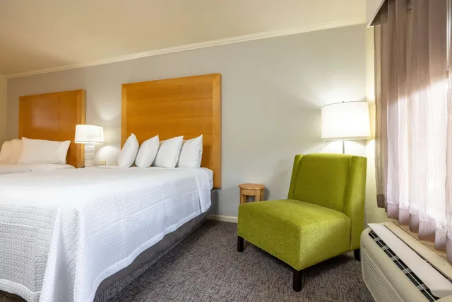 Standard, 2 Queen Beds, Exterior Entrance، Best Western Plus Dixon Davis 3/8