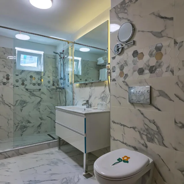 جناح سوبيريور، Hotel Saturn 4/5