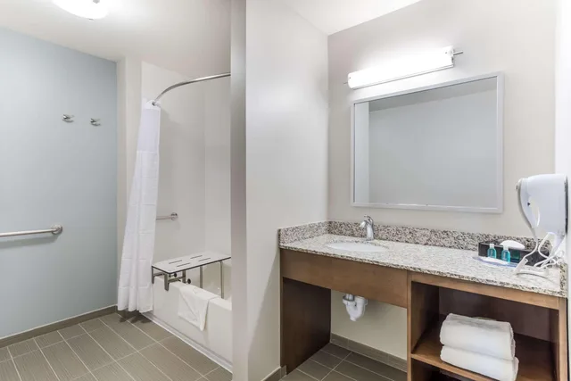 جناح بسرير كينج لذوي الإعاقة، MainStay Suites Murfreesboro, TN 4/4
