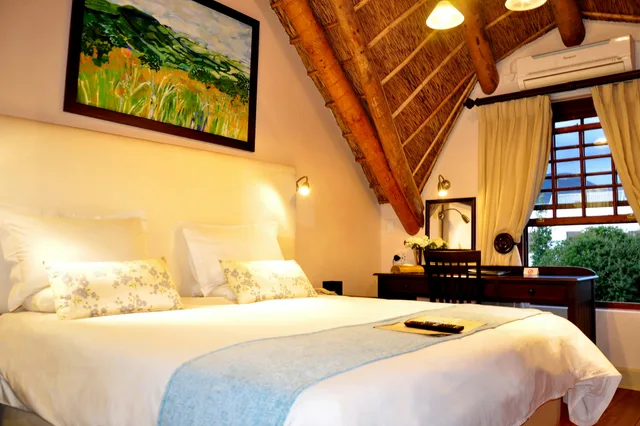 غرفة عائلية بسرير كينج وسريرين منفصلين، Oakhurst Hotel 1/8
