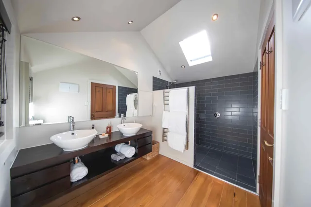 Chalet, Suite, King Bed, Sofa, Minaret Station 2/2