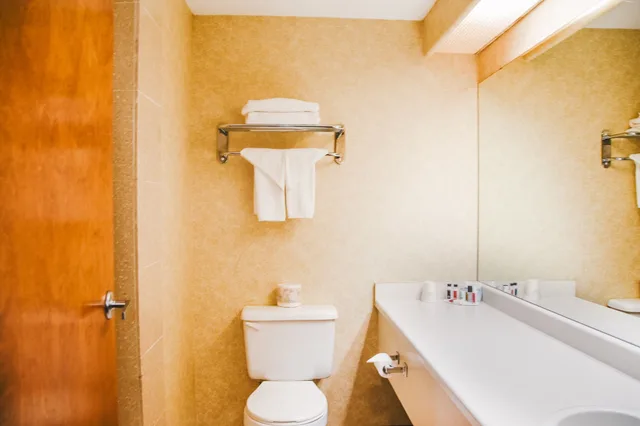 غرفة تنفيذية بسرير كينج بحوض جاكوزي، Stony Plain Inn & Suites 4/7
