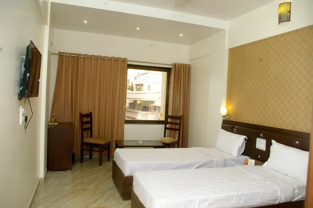 غرفة ديلوكس بسرير مزدوج، HOTEL GULMOHAR PRIDE 1/5