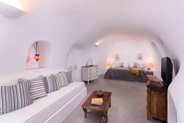 Cave, Suite, Caldera View، Pezoules of Oia 2/4