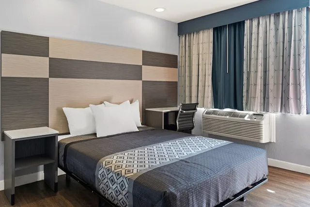 غرفة قياسية بسرير كوين، Bay Breeze Inn 3/6