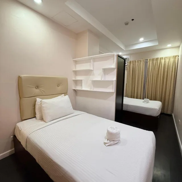 جناح بغرفتي نوم، Sierra Hotel 3/10