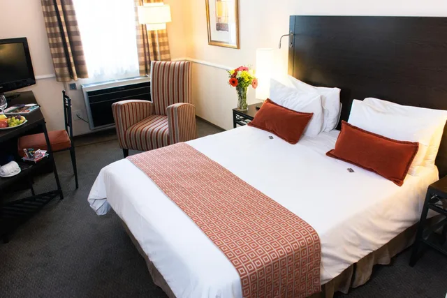 Standard, King Bed, Mercure Johannesburg Midrand 3/10
