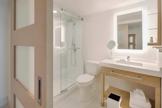 Room, King Bed, Ocean Front، Delta Hotels Daytona Beach Oceanfront 2/2