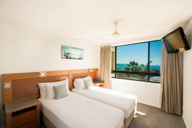 شقة بسرير كينج بغرفتي نوم بإطلالة جزئية على البحر بجاكوزي، Pinnacles Resort Amp Spa 1/2