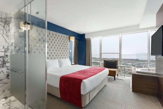 جناح تنفيذي بسرير كينج، Ramada Encore by Wyndham Izmir 1/1