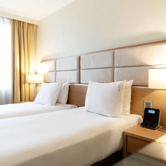 Standard, Single Bed, Accessible, Holiday Inn Parramatta 3/6
