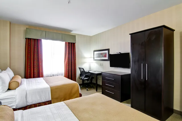 جناح بسريرين كوين بمطبخ صغير، Best Western Plus Bowmanville 3/7