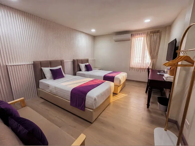 غرفة ديلوكس بثلاثة أسرّة، Sri Krungthep Hotel 5/8