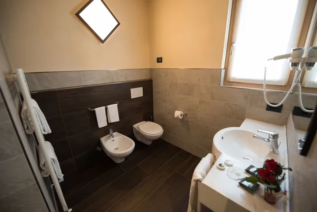 غرفة سوبيريور ثلاثية بسرير كينج وسرير فردي بإطلالة على الجبل، Francesin Hotel 6/6