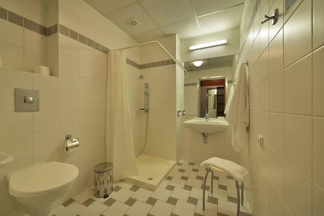 غرفة ثلاثية، Ea Hotel Populus 4/5