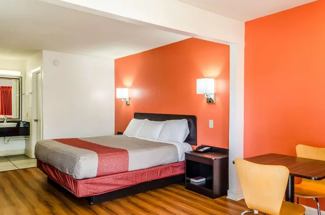 غرفة بسرير كينج لذوي الإعاقة، Motel6 Saraland, AL 5/9