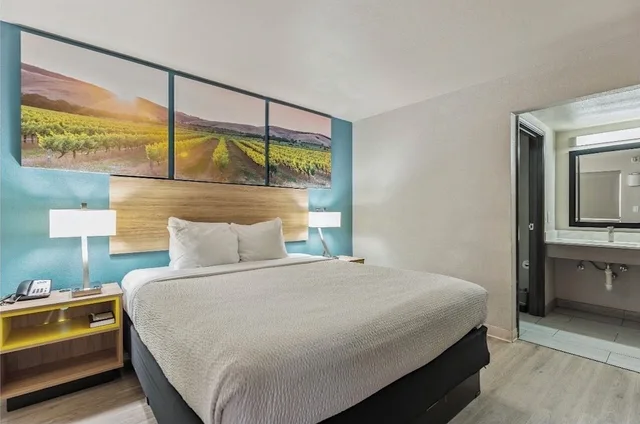 غرفة بسرير كينج، Days Inn by Wyndham Yosemite Area 3/4